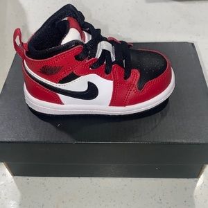Jordan 1 mids (toddler)